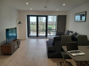 Central Modern and Spacious River view Apartment with parking